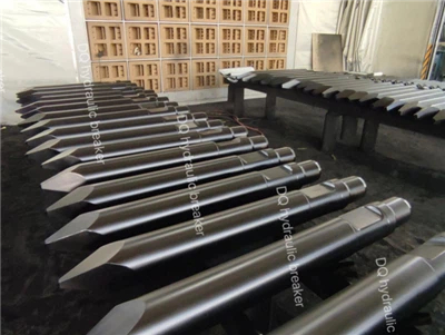 Maanshan DongQiang Machinery produceert hoogwaardige reserveonderdelen voor hydraulische breker Moil Chisel 135*1300 140*1300 voor HB20G SB81 SB100 SB121 SB131 SB151